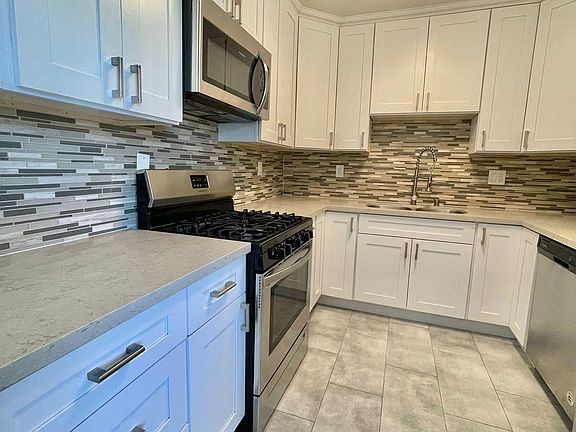 5th image of 6153 Lexington Ave #18