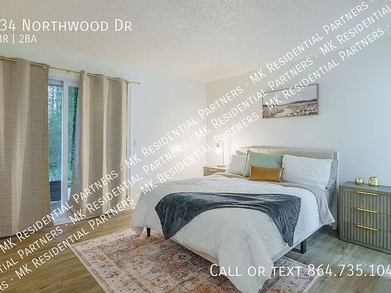 Leasing — Photo 2