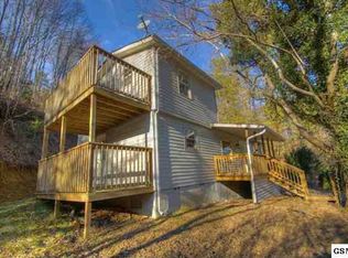 4363 Manis Hollow Rd, Gatlinburg, TN 37738