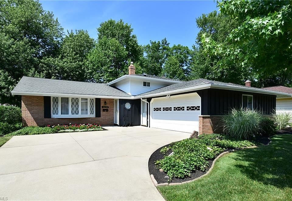1st image of 26526 Fairfax Ln