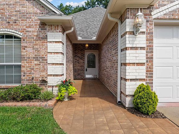 4th image of 5706 Hollybrook Dr