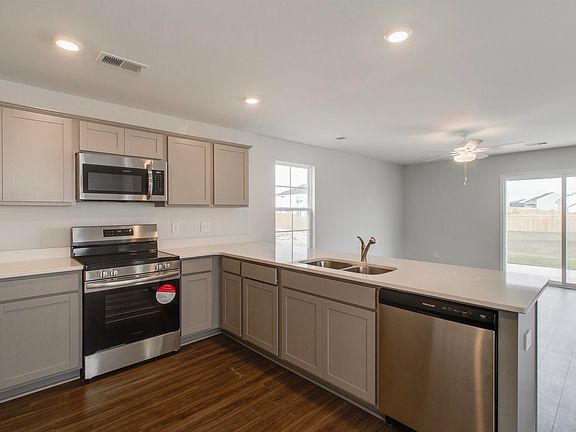 5th image of 227 Laurinton Farms Dr