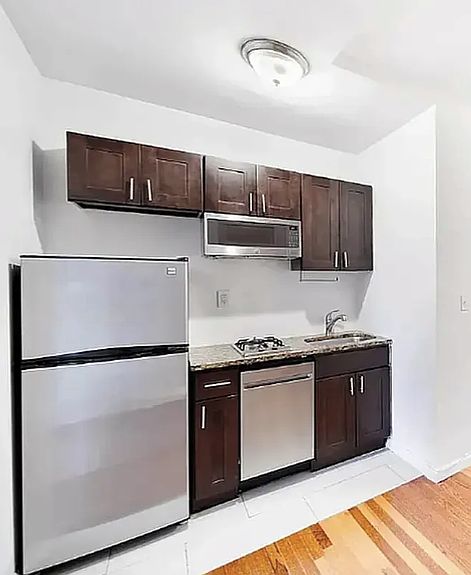 2nd image of 32 Saint Marks Pl APT 20
