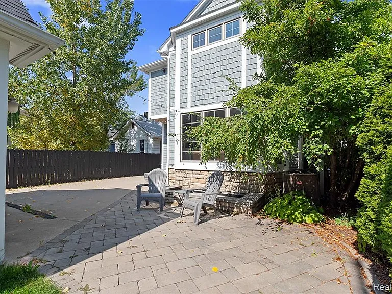 1400 Holland St — Photo 47