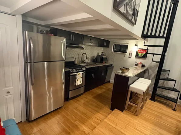 53 W Burton Pl APT 2M, Chicago, IL 60610