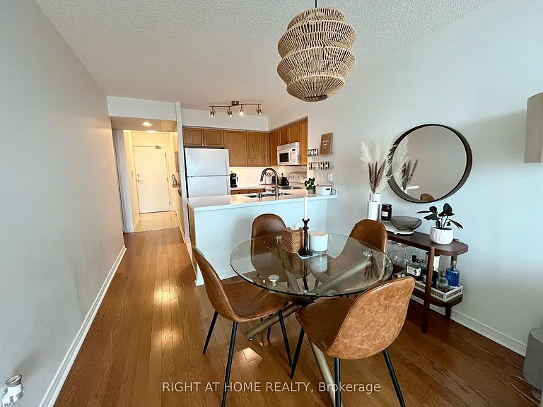 28 Harrison Garden Blvd #1007 — Photo 5