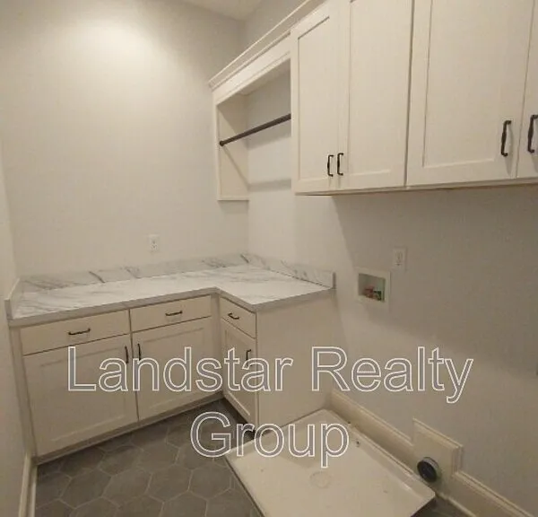 10514 Meeting St #201 — Photo 24