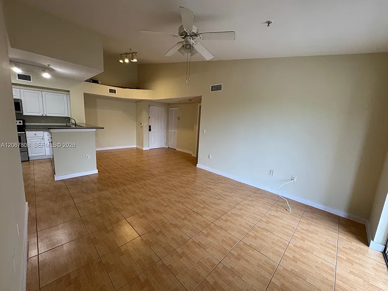 2160 E Preserve Way #305 — Photo 3