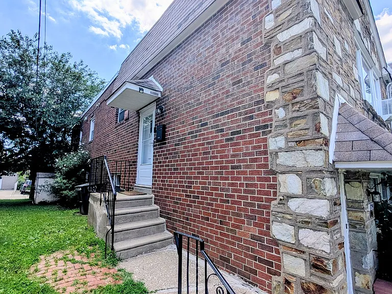 1714 Loney St — Photo 1