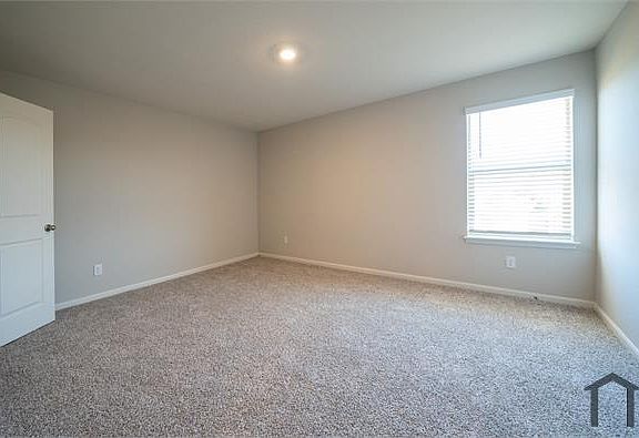 4th image of 128 Emma Dr