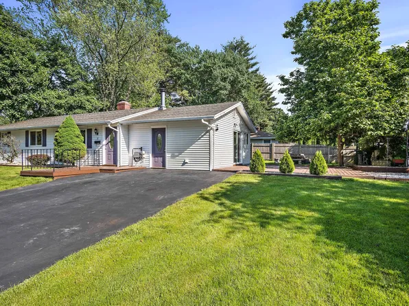 8 Carver Rd, Framingham, MA 01701
