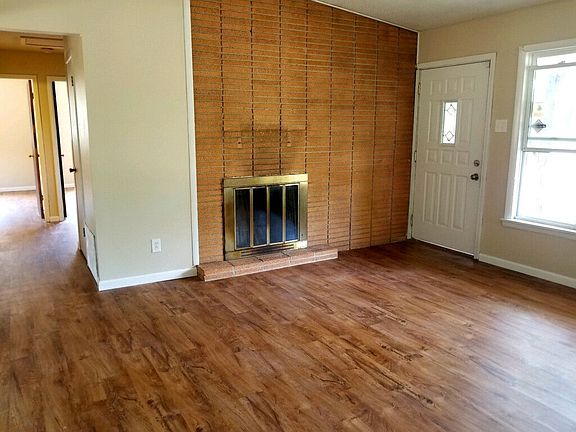 Living Room/Hallway