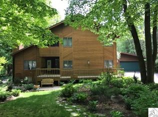 1114 Redbud St, Duluth, MN 55811