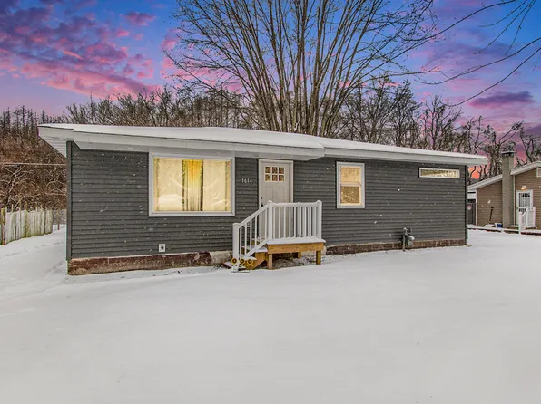 1614 Kay Dr, Benton Harbor, MI 49022