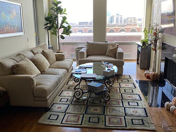 3rd image of 720 N Larrabee St #9