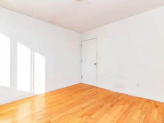 4th image of 286 Stanhope St #3FRONT