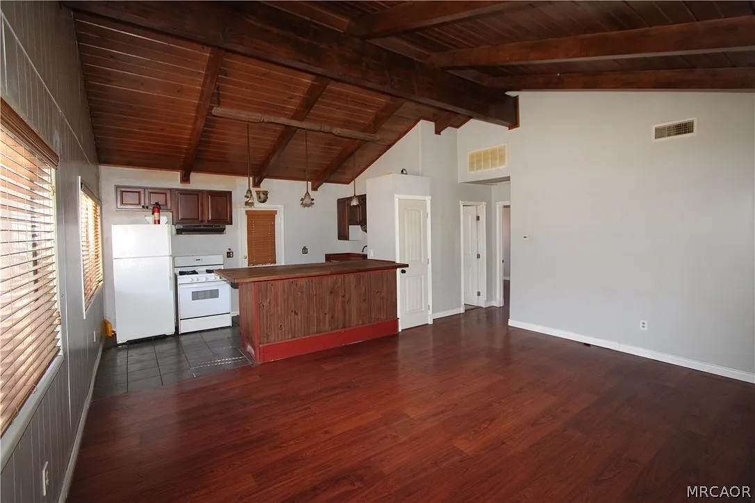 2 bed, 1.0 bath, 768 sqft, $1,600 — Photo 2