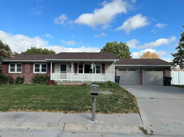 1622 Imperial Dr, Hastings, NE 68901