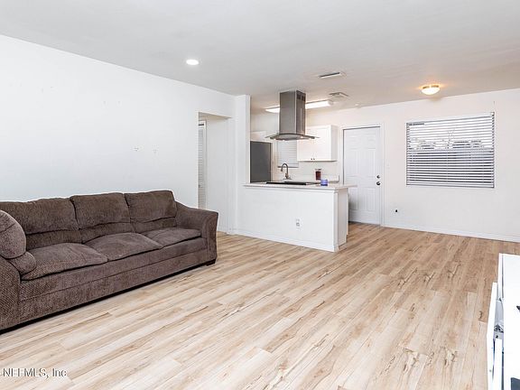 3rd image of 7303 SANDHURST Road S