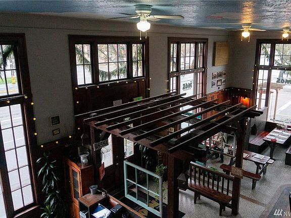 2nd image of 203 W Railroad Ave
