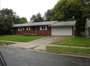 909 N Pine St, Sun Prairie, WI 53590