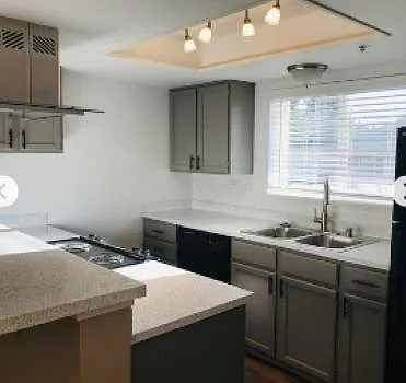 Sunset Highlands Apartments — Photo 26