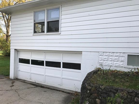 4th image of 5781 Comstock Ave
