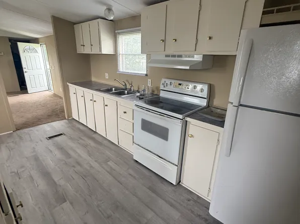365 Huffmantown Rd, Richlands, NC 28574