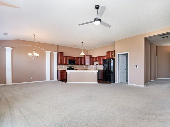 3rd image of 645 Radnor Ln