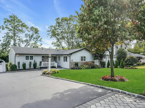 17 Wren Drive, Hauppauge, NY 11788
