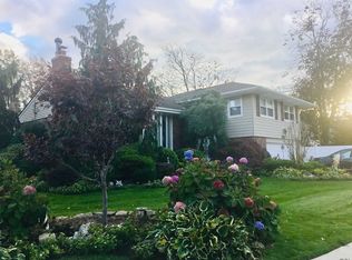 690 Nancy Pl, Valley Stream, NY 11581