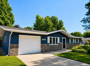 1842 Eisenhower Cir, Aberdeen, SD 57401
