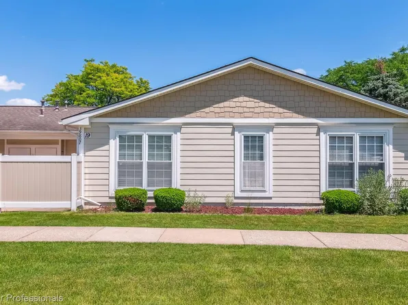 39807 Village Wood Ln Unit 75L, Novi, MI 48375