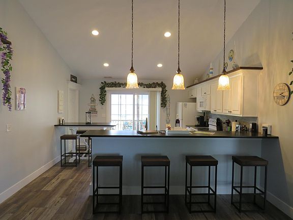 4th image of 134 NW 13th St