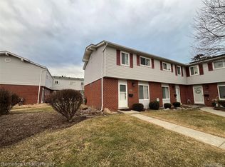 27766 Eastwick Sq, Roseville, MI 48066