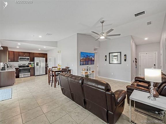 5th image of 941 SW Jeremko Ave