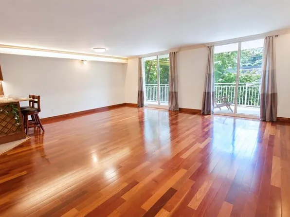 1055 River Rd APT 302, Edgewater, NJ 07020