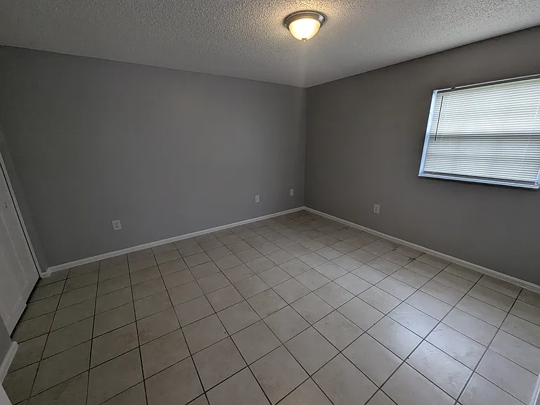 1920 E Edgewood Dr E — Photo 11