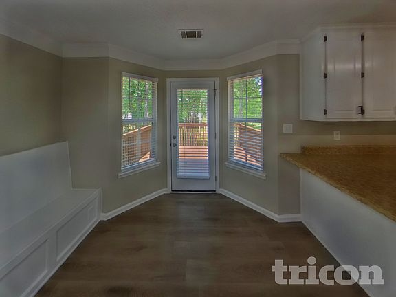 5th image of 760 Country Lake Ct