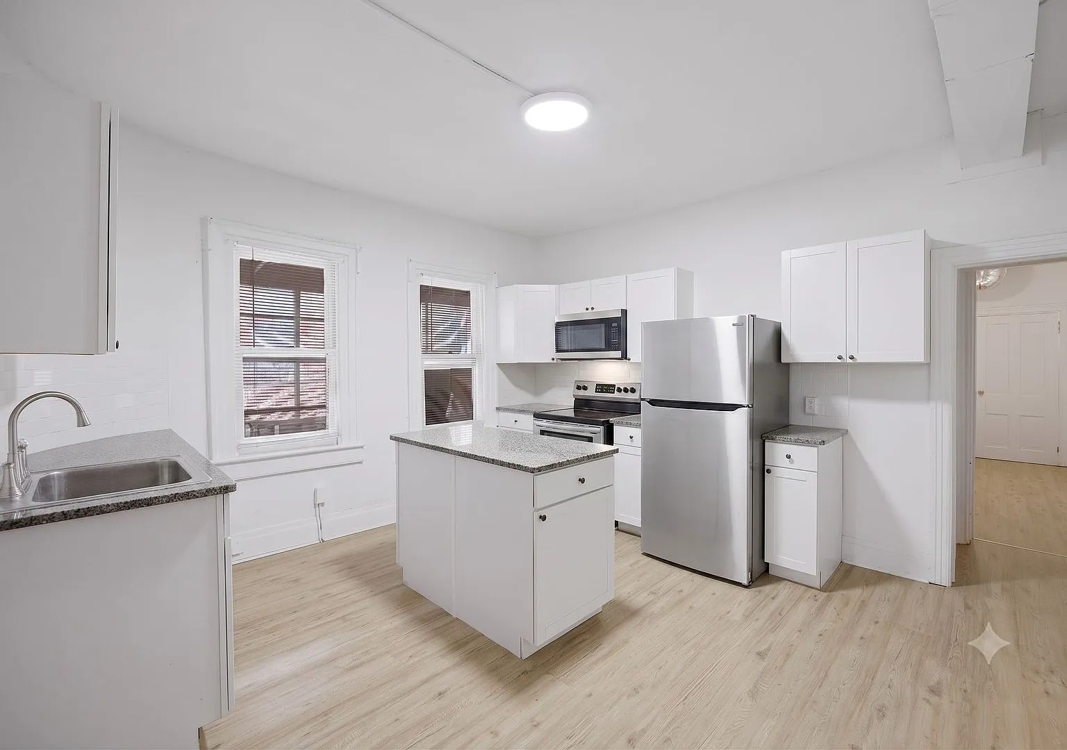 Prime South Side Location on East Carson Street — Photo 2