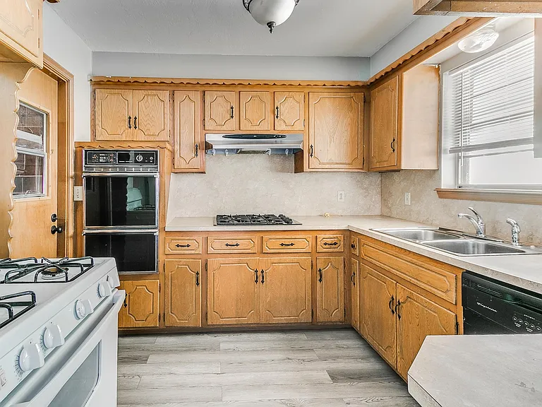 4405 N Chapman Ave — Photo 8