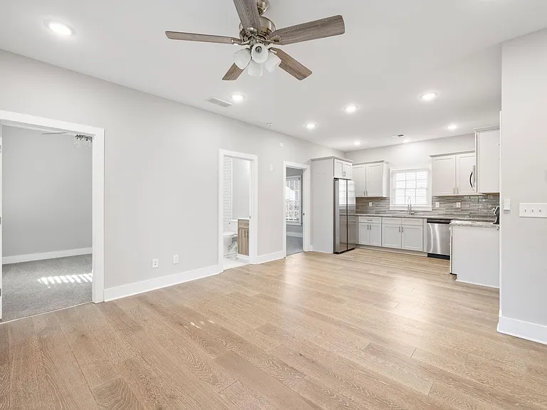 1097 Sims St SW — Photo 9