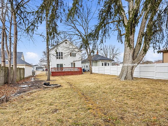 3rd image of 911 Franklin St