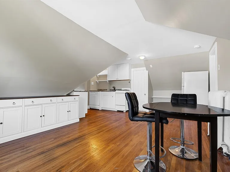 28 Evergreen St #3 — Photo 4