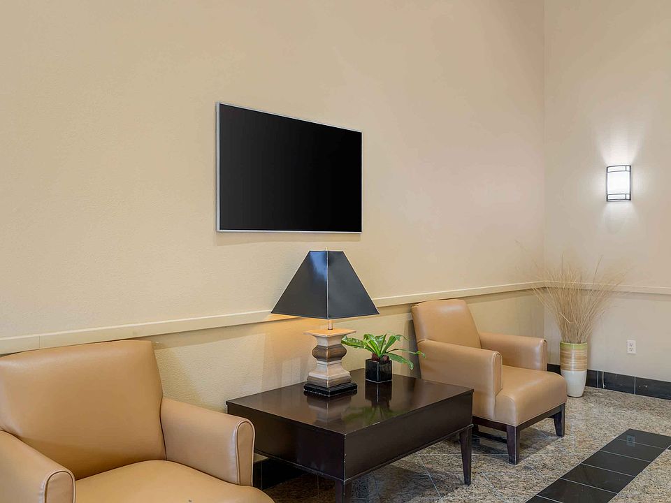 Lobby and Guest Check-in