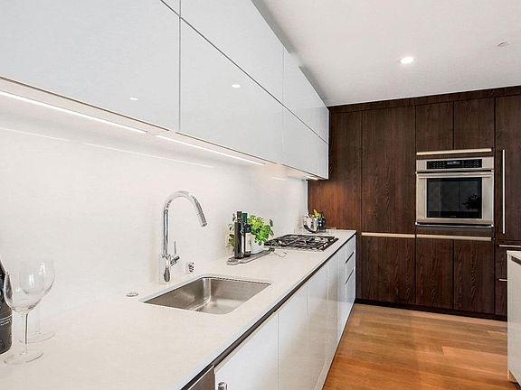 3rd image of 1650 Broadway Unit 403
