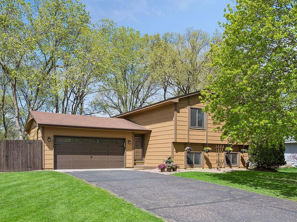 1st image of 202 Elm Creek Rd