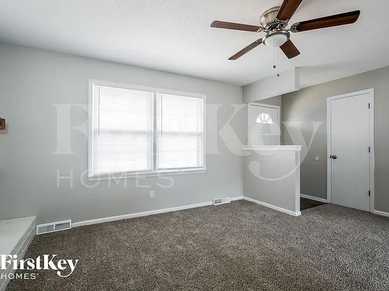 706 SW Merritt St — Photo 6