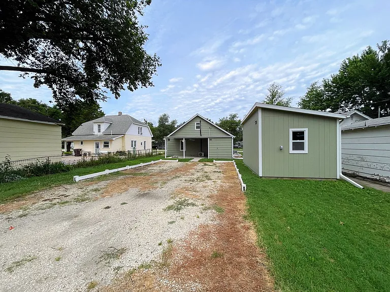1002 N Grimes St — Photo 32