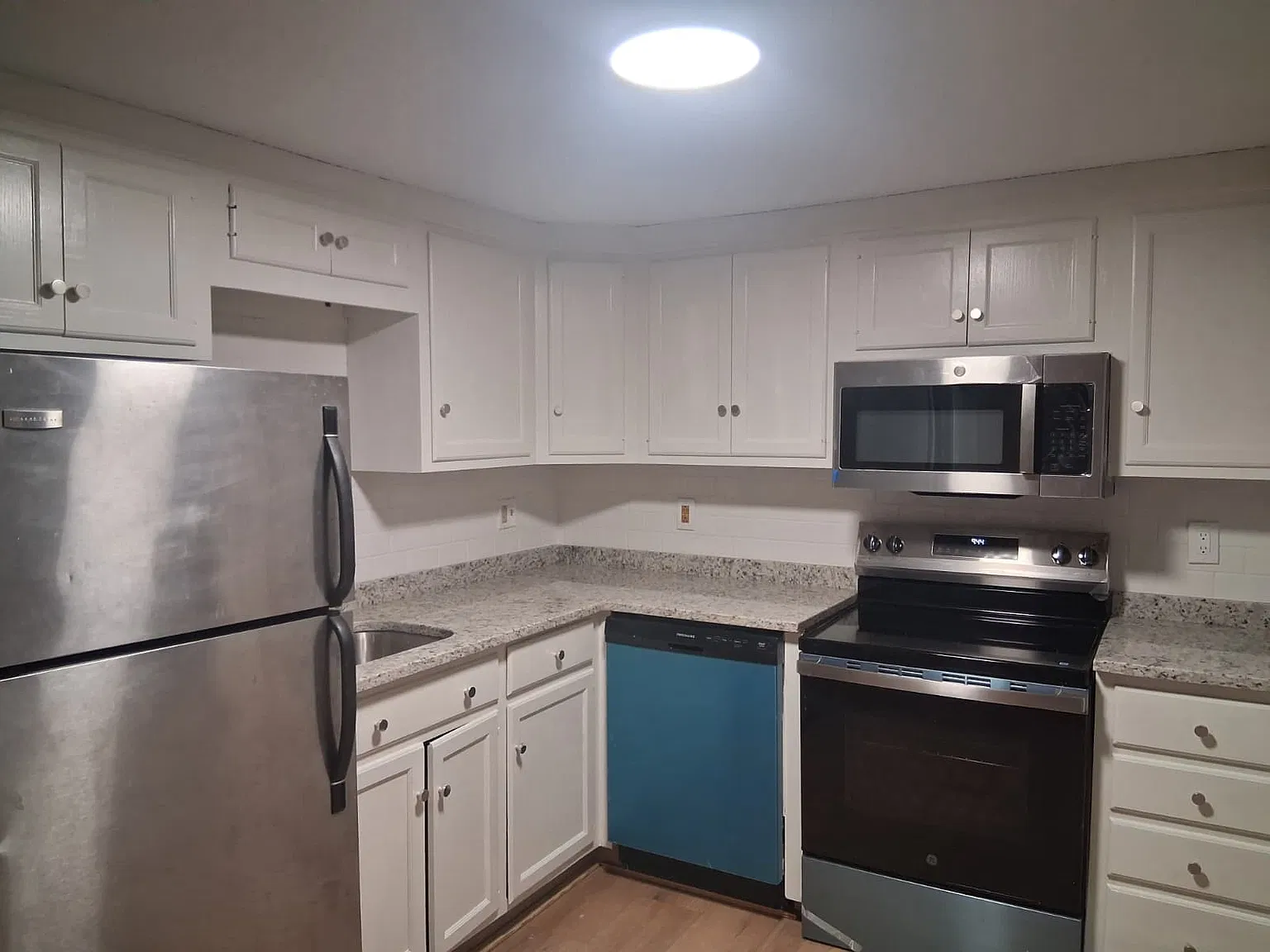 3 bed, 1.5 bath, $2,100 — Photo 3